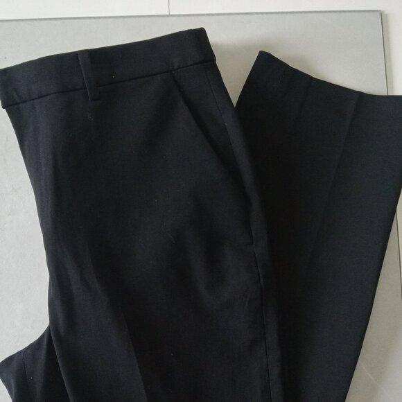 $5 LAST CALL! UNIQLO | Black Dress Pants - Picture 1 of 9